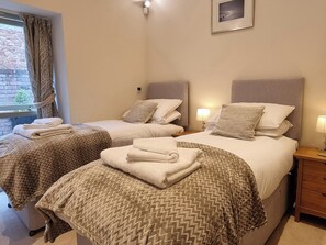 3 bedrooms, WiFi (free), bed sheets