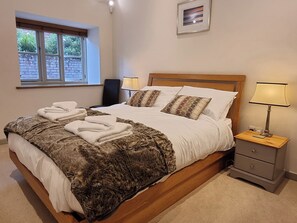 3 bedrooms, free WiFi, bed sheets - 3 bedroom accommodation in Dulcote, Wells (Dulcote, Wells)
