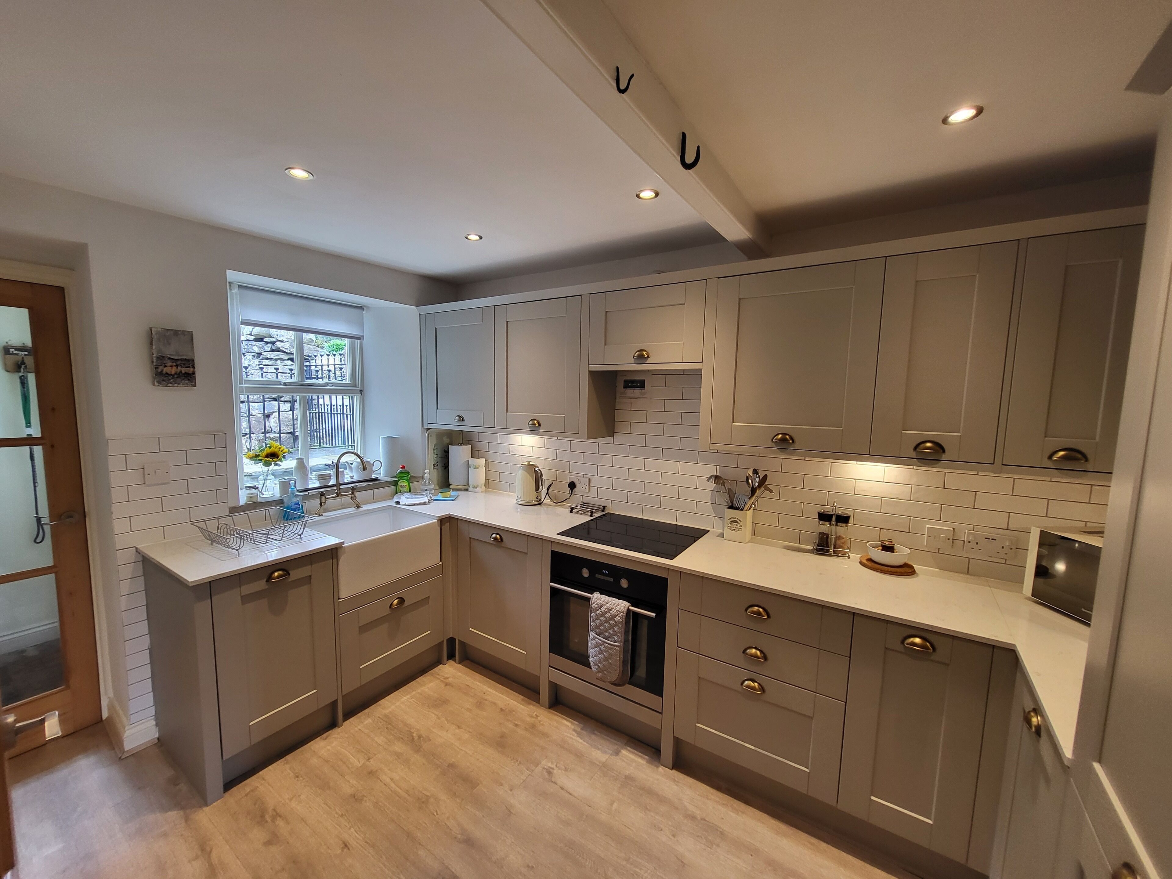 ثلاجة، ميكروويف، فرن، موقد طهي مسطح