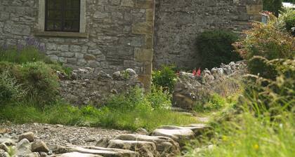 Cosy 2 Bed traditional 200 year old Yorkshire Dales Cottage.