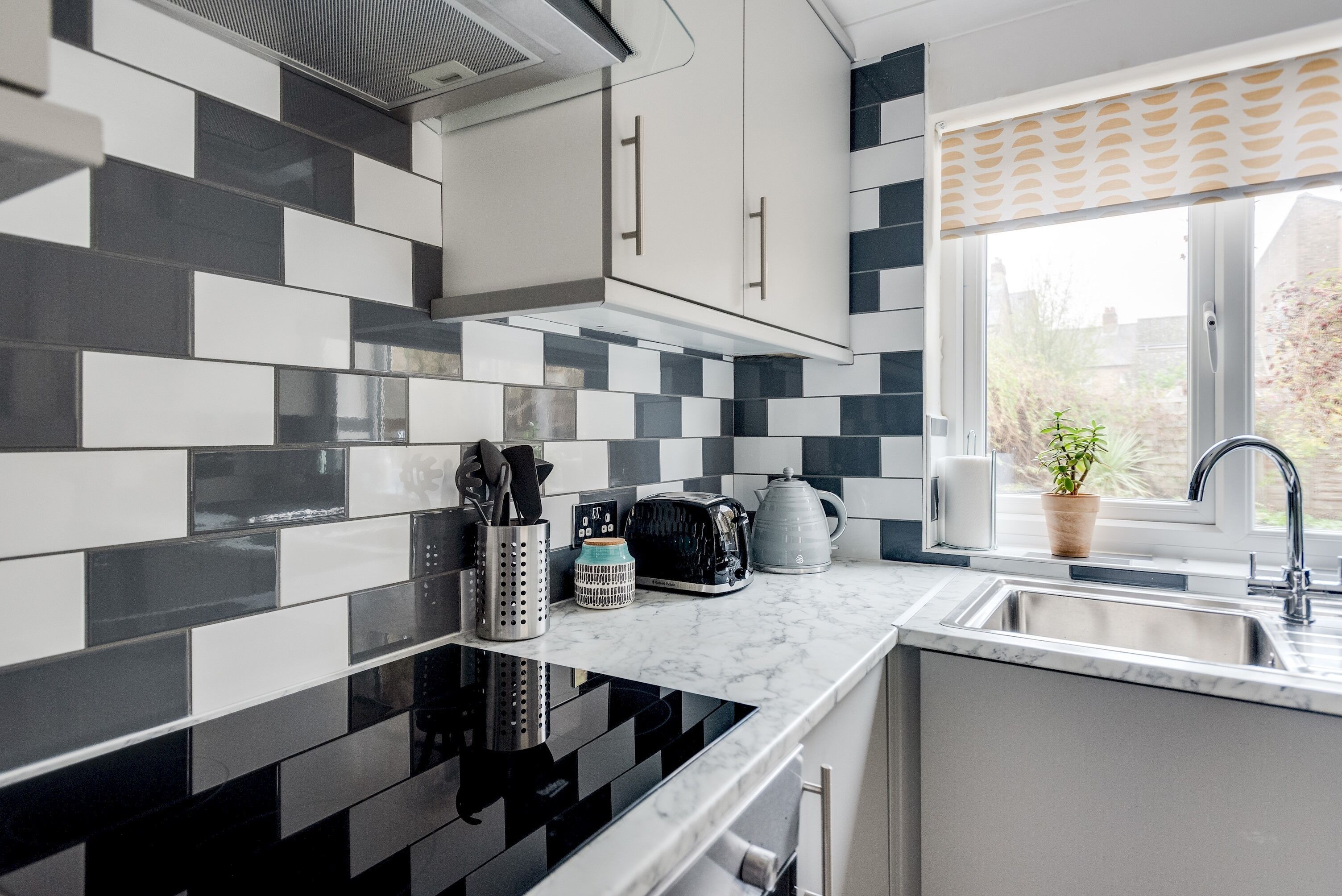 雪櫃、微波爐、焗爐、洗碗機