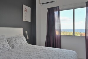 Superior-Zimmer | Daunenbettdecken, Zimmersafe, Verdunkelungsvorhänge