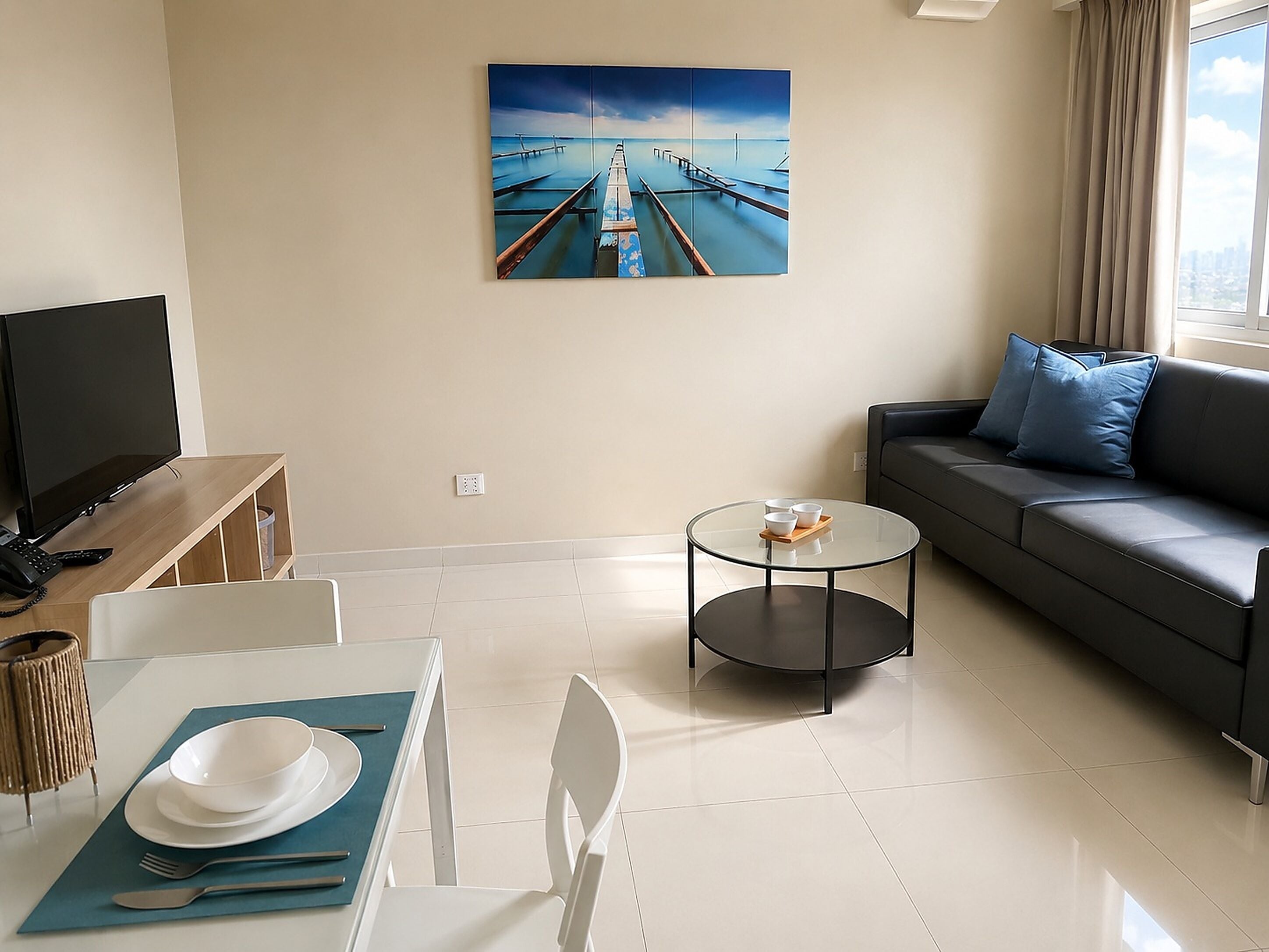 Junior Suite | Living area | 40-inch Smart TV with cable channels, TV, printers
