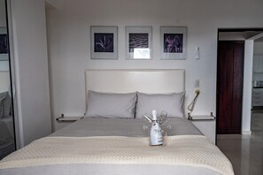 Down duvets, in-room safe, blackout curtains, iron/ironing board - LINCOLN SUITE (Santo Domingo)
