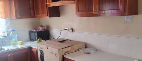 Fridge, paper towels