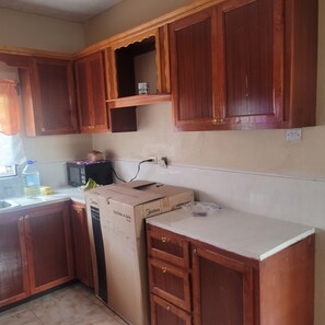 Fridge, paper towels - Back Street House (New York)