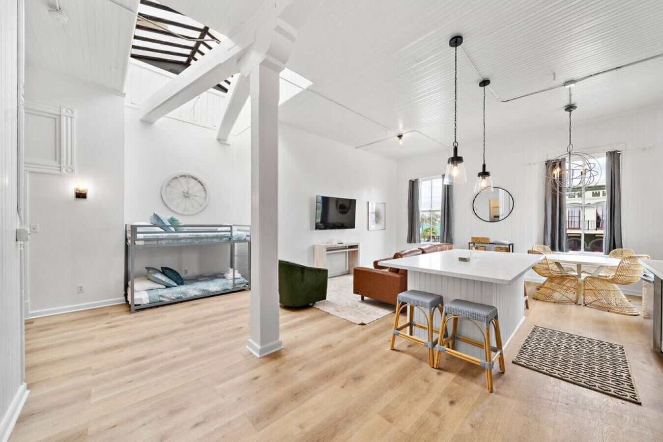 Charming Loft With Balcony In Downtown Galveston - Galveston, TX