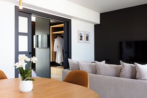 Premium Suite Sea View with Outdoor Jetted Tub | In-room safe, desk, laptop workspace, soundproofing - Porta Suites (Heraklion)