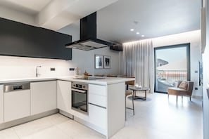 Superior Suite  with Outdoor Jetted Tub | In-room safe, desk, laptop workspace, soundproofing - Porta Suites (Heraklion)