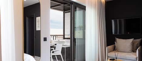 In-room safe, desk, laptop workspace, soundproofing