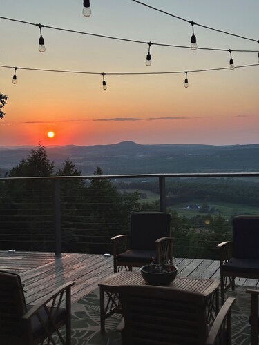 Mountainside home with amazing views