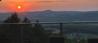 Mountainside home with amazing views