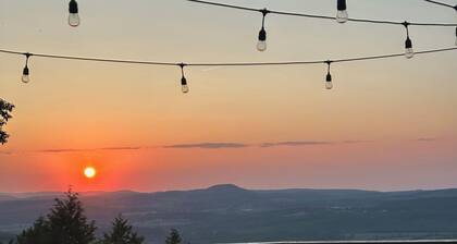 Mountainside home with amazing views