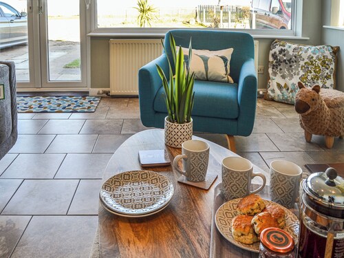 2 bedroom accommodation in Scratby