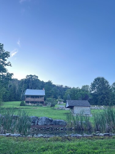 Minutes to Ski Liberty and Gettysburg.  Historic farmhouse, gorgeous views.