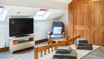 3 bedrooms, free WiFi, bed sheets