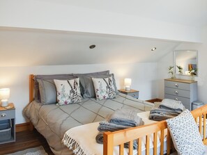 3 bedrooms, free WiFi, bed sheets - 3 bedroom accommodation in Caerarfon (Caerarfon)