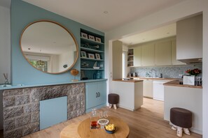 Kylskåp, mikrovågsugn, ugn och diskmaskin