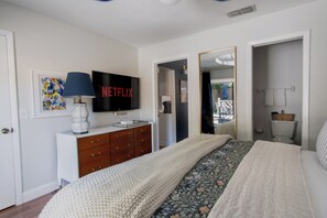 Comfort Room | Iron/ironing board, free WiFi