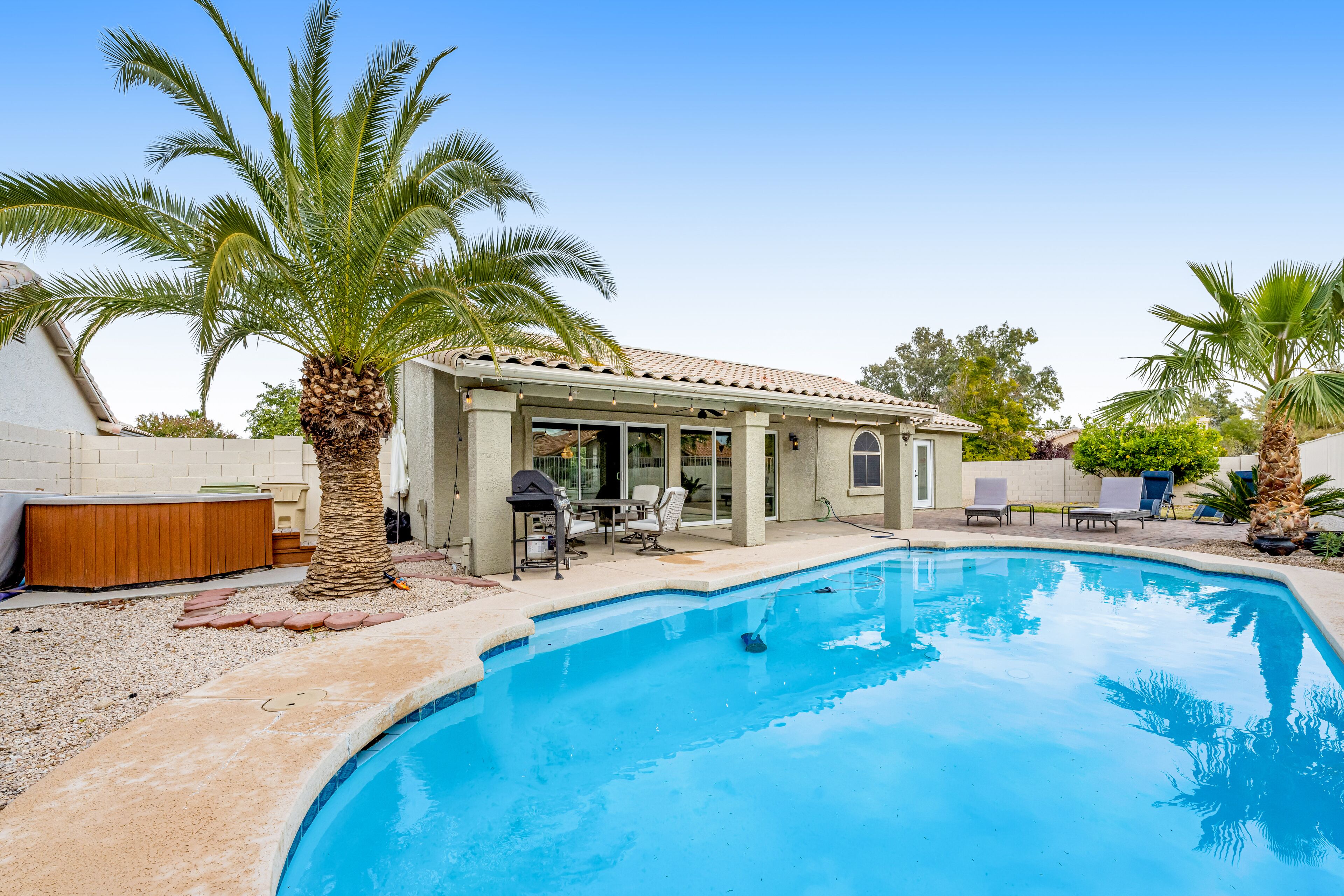Desert stay with a private pool, grill, washer/dryer, & central AC