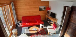 TV, DVD player, books, stereo