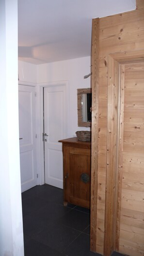 Interior - Typical chalet, south-facing terrace, breathtaking VIEW of the Tarentaise Valley (Montvalezan)