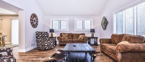 Télévision, cheminée, services de streaming