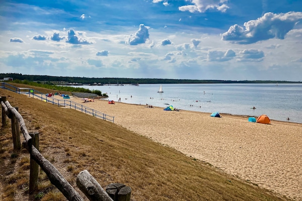 In StrandnĂ€he, LiegestĂŒhle
