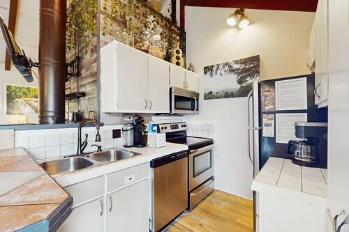 Dog-friendly Condo with Two Balconies, Mountain Views, and WIFI