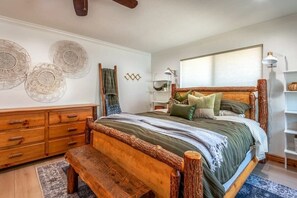 3 slaapkamers, een strijkplank/strijkijzer, wifi, beddengoed