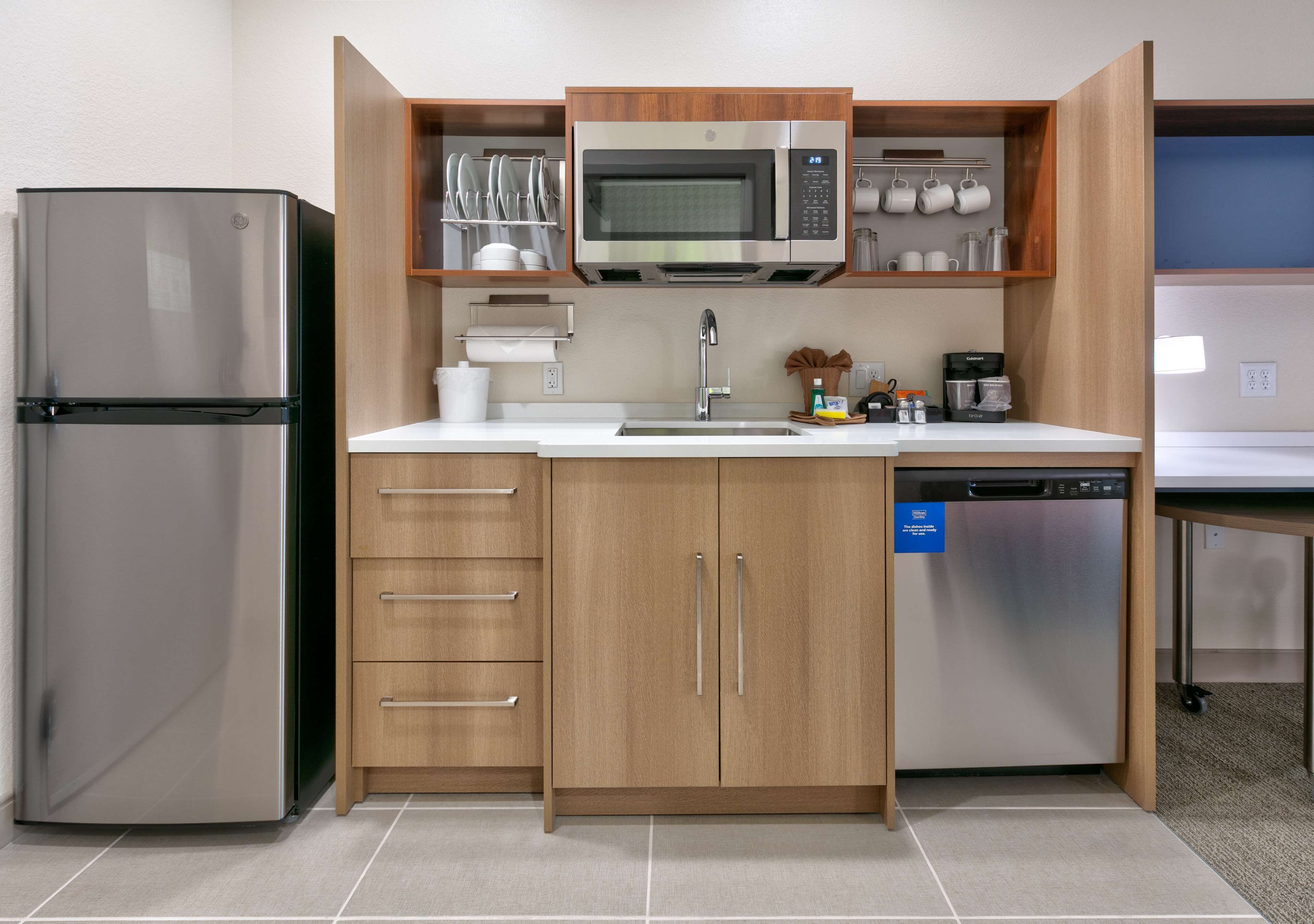 Studio Suite, 2 Queen Beds | Private kitchen