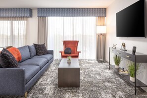 Svit - 1 kingsize-säng - kylskåp och mikrovågsugn (Wet bar) | Vardagsrum | 55-tums smart-tv med satellitkanaler, Netflix och streamingtjänster