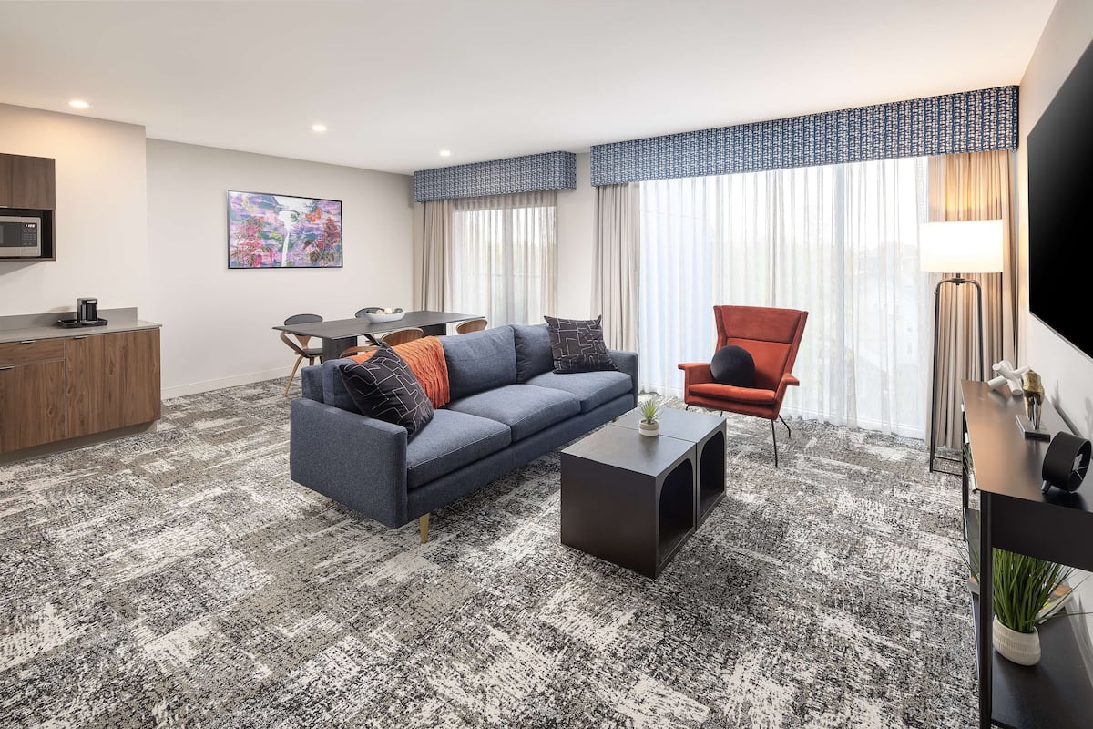 Suite, 1 King Bed, Refrigerator & Microwave (Wet bar) | Living area | 55-inch Smart TV with satellite channels, Netflix, streaming services