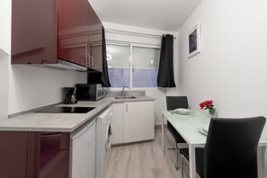 Fridge, microwave, stovetop, coffee/tea maker