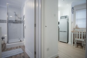 Interior - Castle Cove - 1 Bedroom Apartment - Tenby (Tenby)