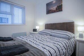 1 bedroom, iron/ironing board, WiFi - Castle Cove - 1 Bedroom Apartment - Tenby (Tenby)