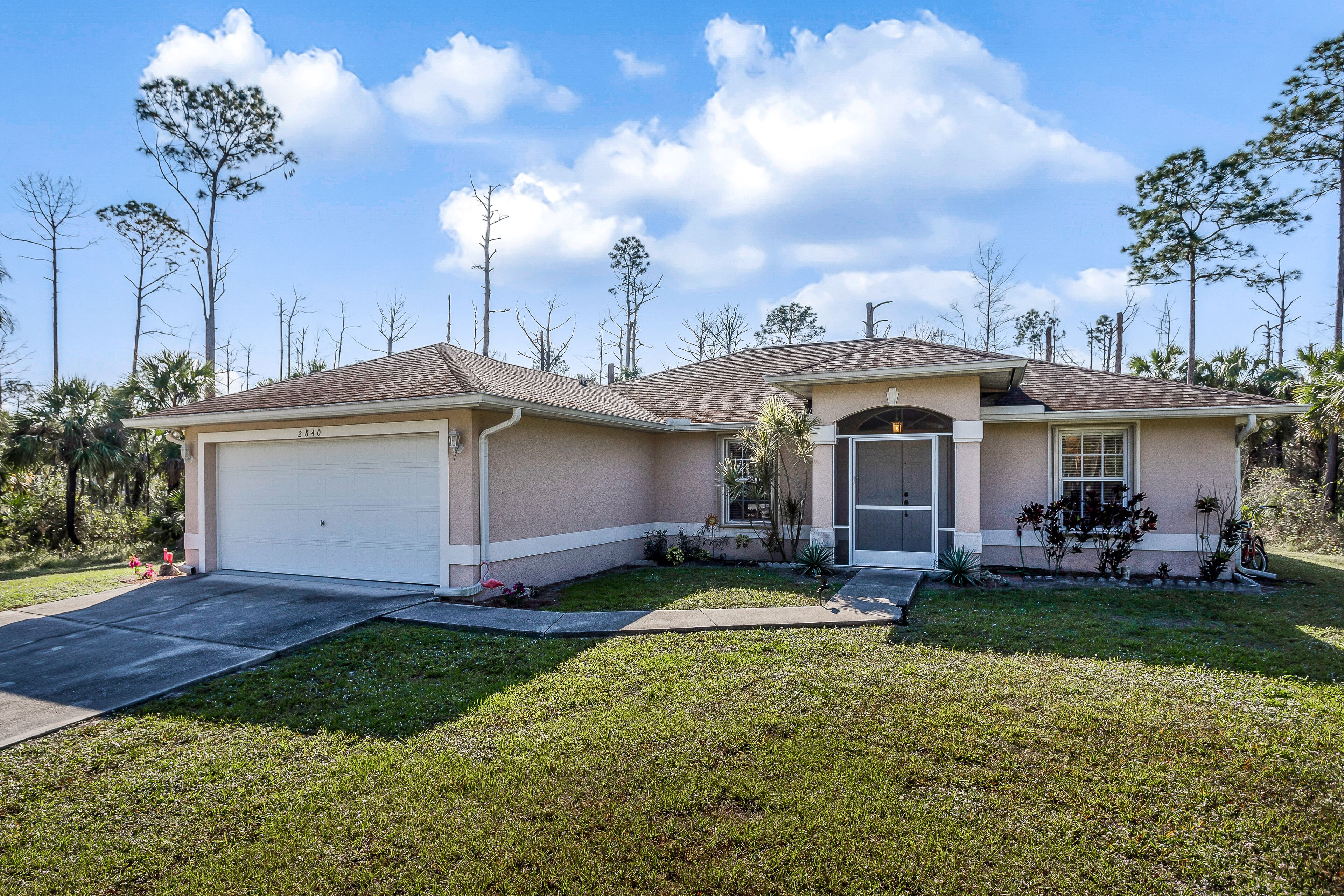 Enchanting dog -friendly home with pool, patio, central AC, & washer/dryer