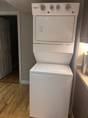 Interior - Large and cozy 2 bedroom bast apt (Brampton)
