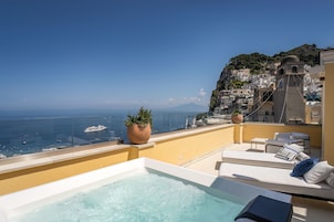 Suite Il Campanile con jacuzzi e vista mare | Vista dalla camera