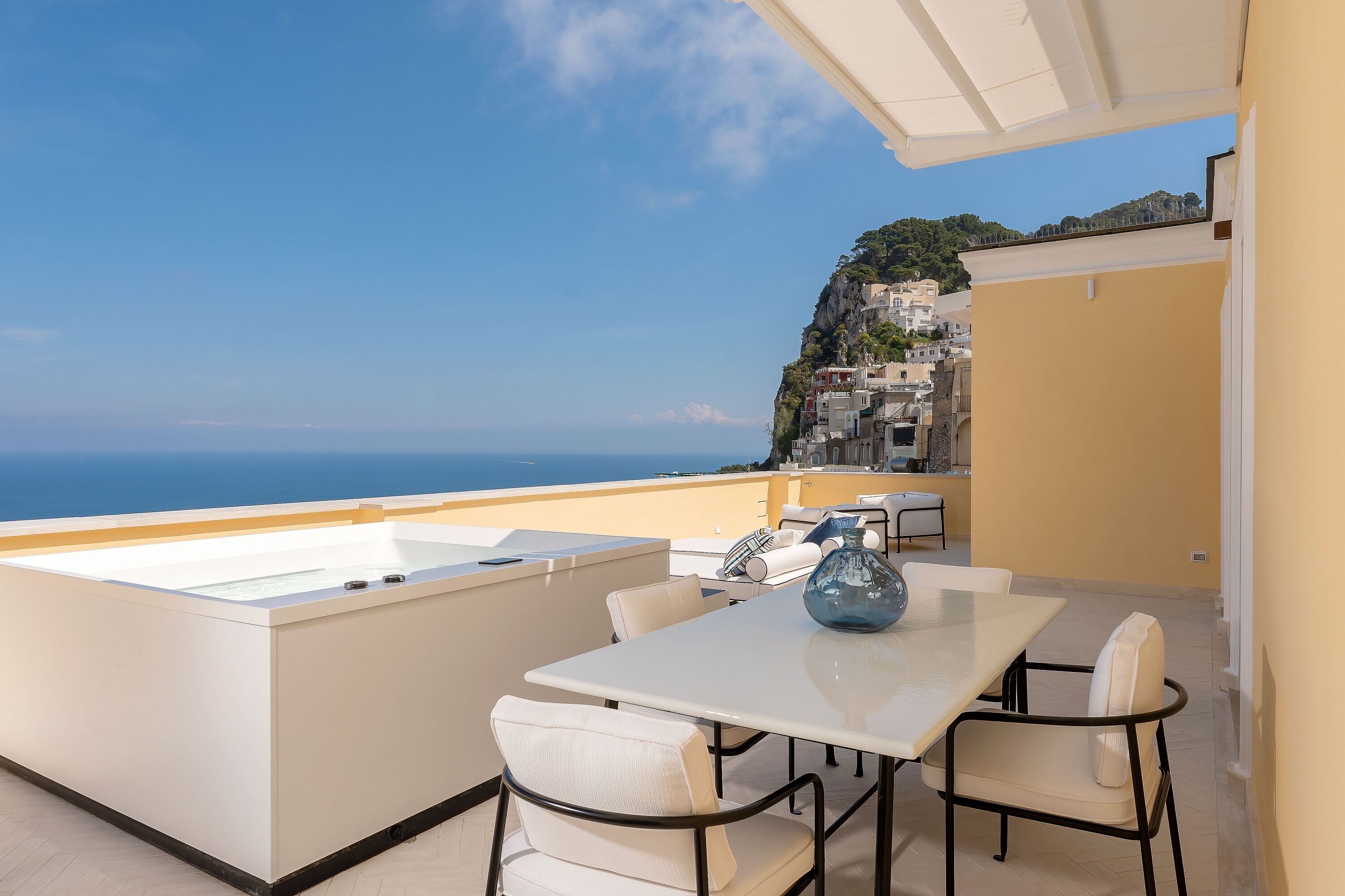 Suite Il Campanile con jacuzzi e vista mare | Terrasse/Patio