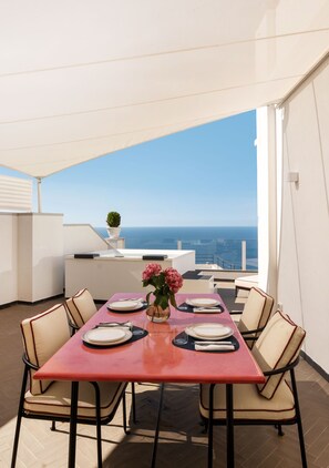 Special Pool Suite | Blick auf das Wasser