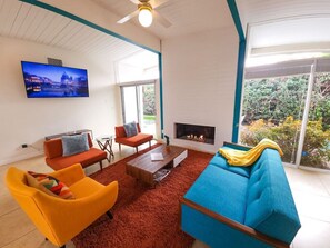 Smart TV, fireplace - Palm Desert Villa 3min to El Paseo Pool Heat Incl. (Palm Desert)