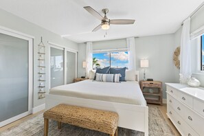 1 bedroom, iron/ironing board, travel cot, free WiFi - Island Paradise - Beachfront Condo (Treasure Island)