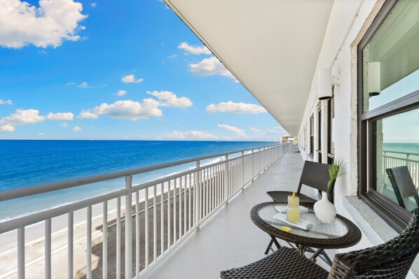 Property grounds - Island Paradise - Beachfront Condo (Treasure Island)