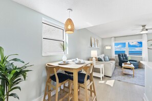 Interior - Island Paradise - Beachfront Condo (Treasure Island)