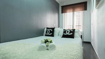 1 slaapkamer, een strijkplank/strijkijzer, gratis wifi, beddengoed