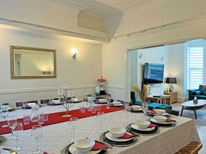 Dining - 11 bedroom accommodation in Bridlington (Bridlington)