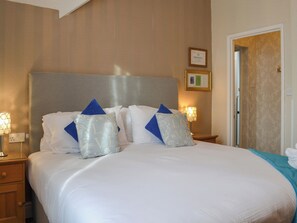 11 bedrooms, free WiFi, bed sheets - 11 bedroom accommodation in Bridlington (Bridlington)