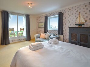 3 bedrooms, free WiFi, bed sheets - Superb pet-friendly sea view holiday cottage on the Sussex coast. (Rustington)