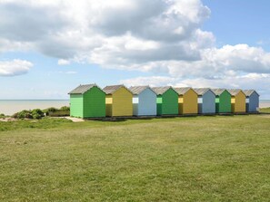 Exterior - Superb pet-friendly sea view holiday cottage on the Sussex coast. (Rustington)